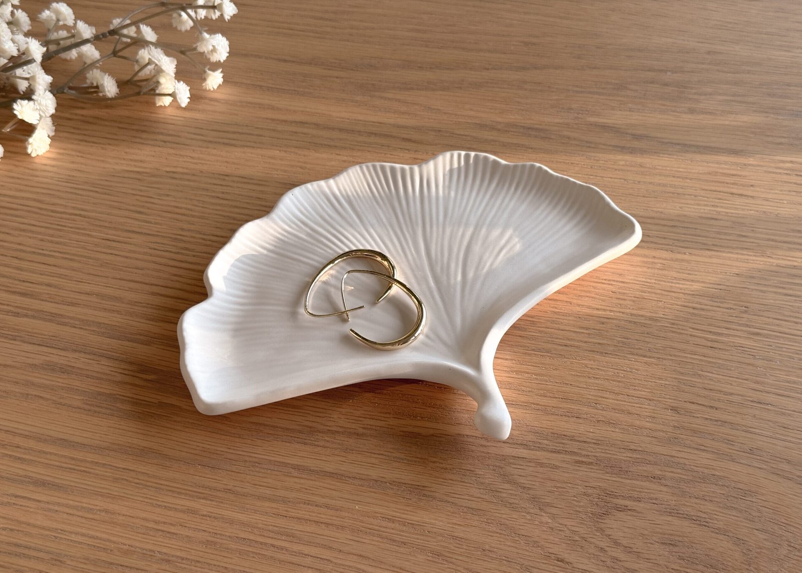Leaf-inspired decorative dish shaped like a ginkgo – Ginkgo Veil