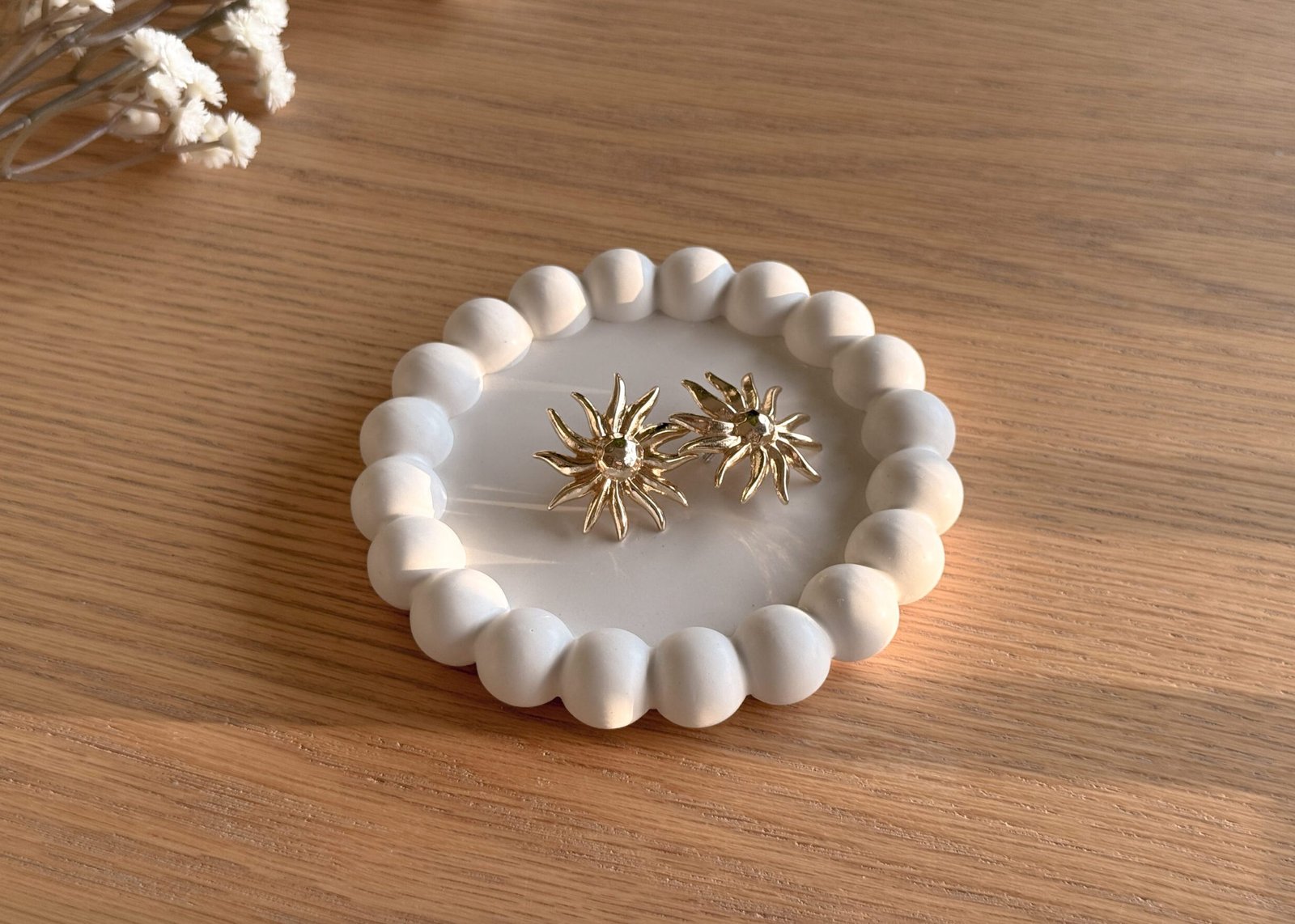 Decorative round tray with beaded rim – Bubble Edge Tray